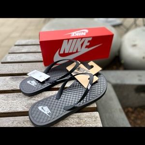 Nike ondeck flip flops